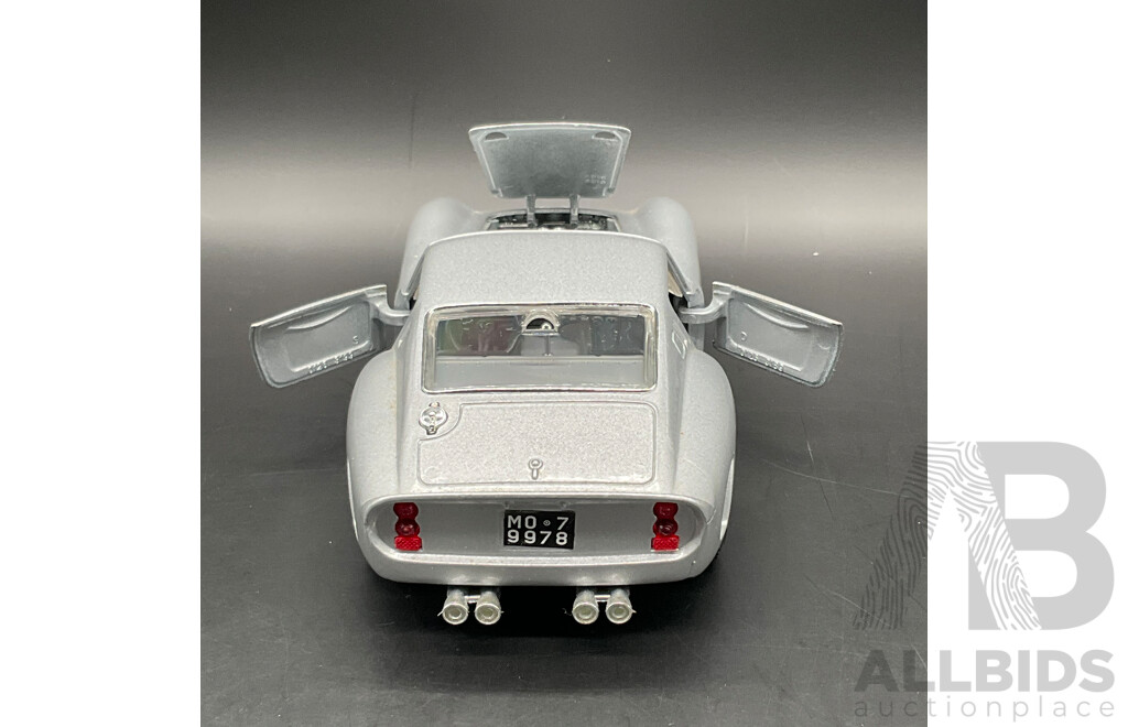 BURAGO Ferrari 250 GTO (1962) 1:24 Scale Model Car 0510