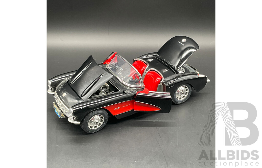 BURAGO Chverolet Corvette (1957) 1:18 Scale Model Car 3034