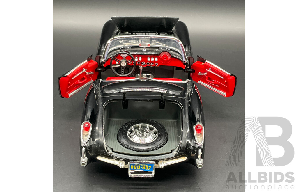 BURAGO Chverolet Corvette (1957) 1:18 Scale Model Car 3034