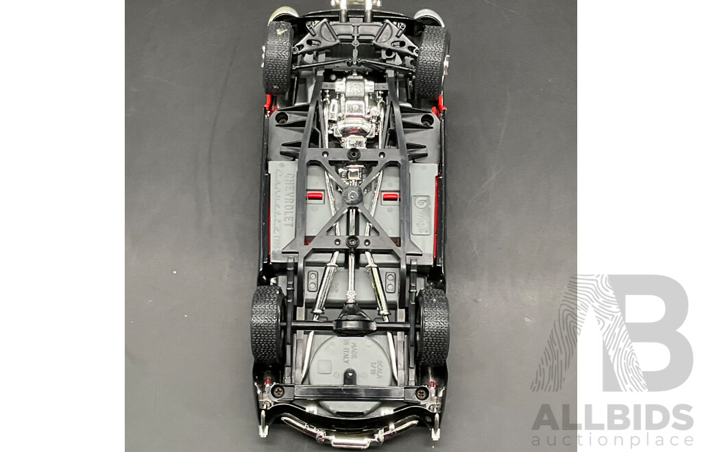 BURAGO Chverolet Corvette (1957) 1:18 Scale Model Car 3034