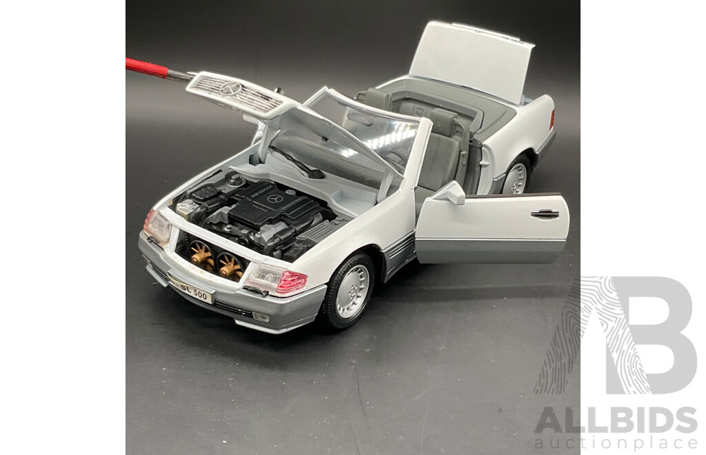 ROAD TOUGH Mercedes-Benz 500SL (1989) 1:18 Scale Model Car 92048