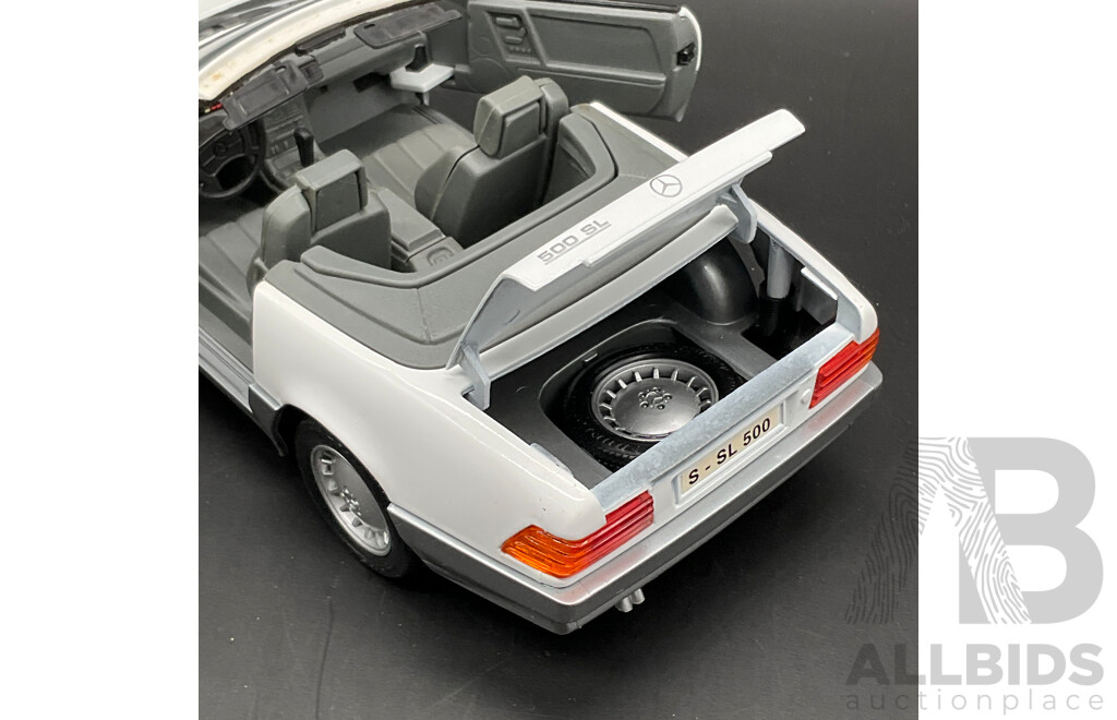 ROAD TOUGH Mercedes-Benz 500SL (1989) 1:18 Scale Model Car 92048