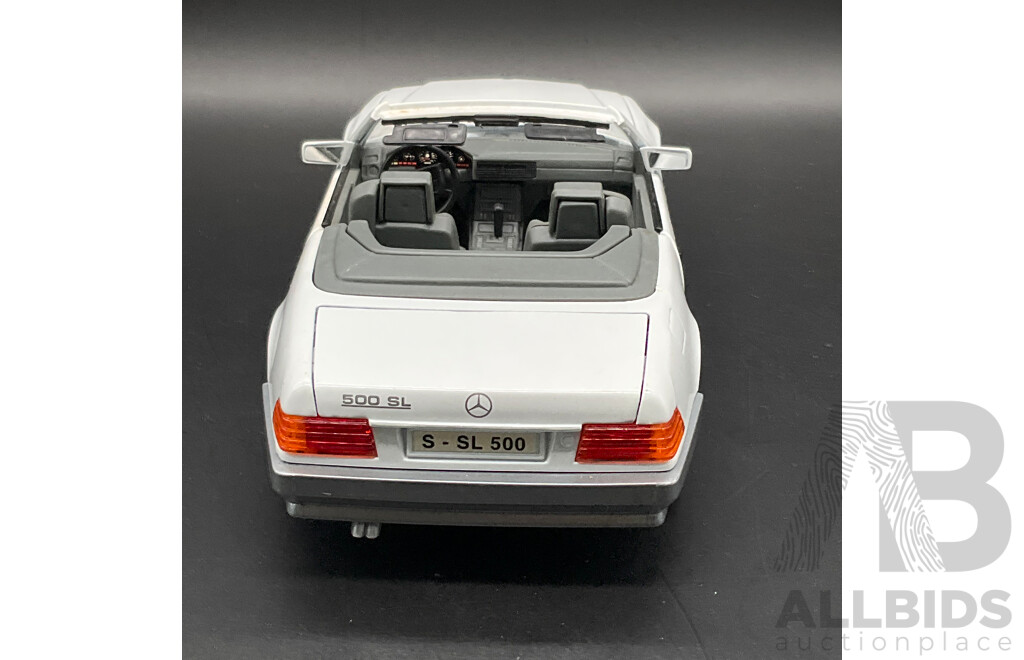 ROAD TOUGH Mercedes-Benz 500SL (1989) 1:18 Scale Model Car 92048