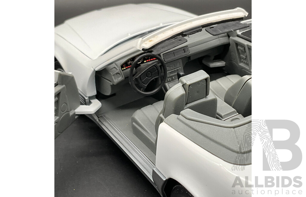 ROAD TOUGH Mercedes-Benz 500SL (1989) 1:18 Scale Model Car 92048
