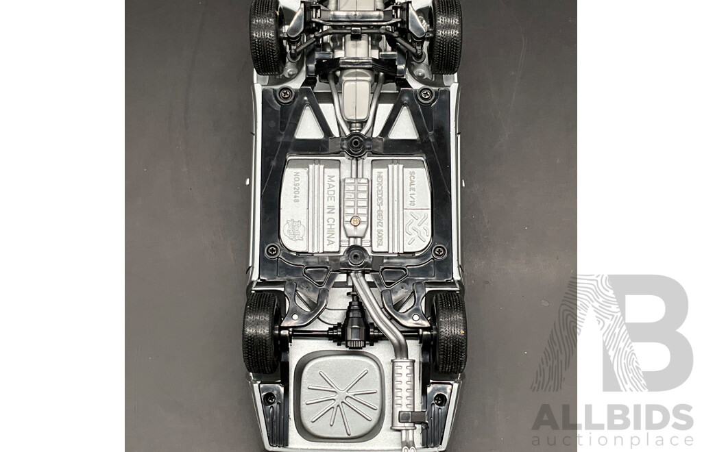 ROAD TOUGH Mercedes-Benz 500SL (1989) 1:18 Scale Model Car 92048