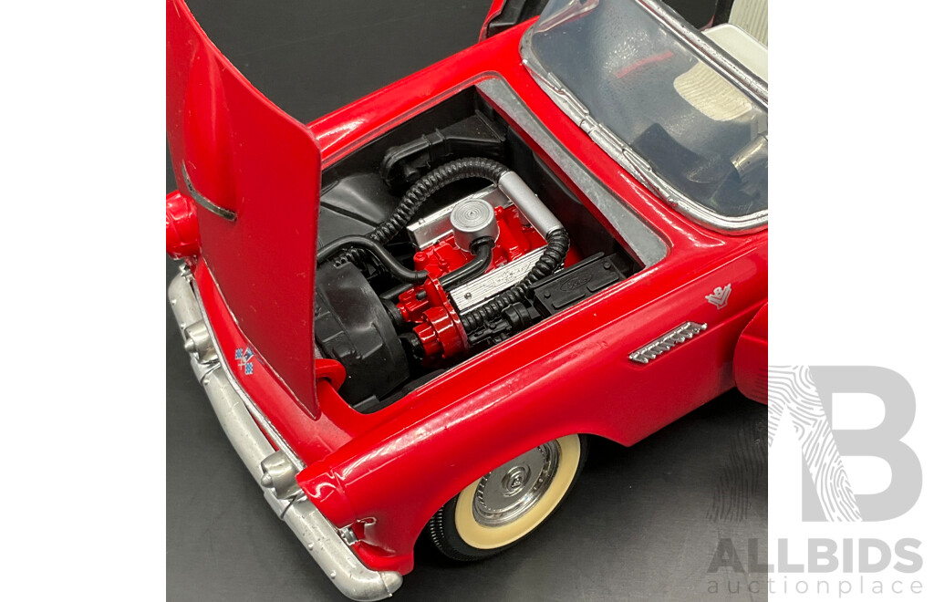 ROAD TOUGH Ford Thunderbird (1955) 1:18 Scale Model Car 92068