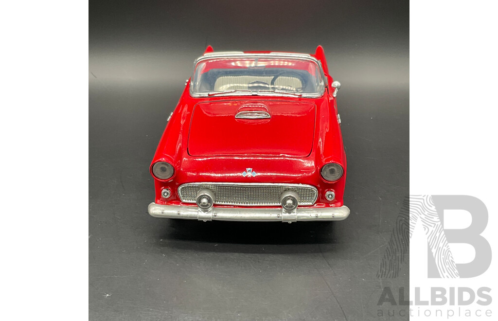 ROAD TOUGH Ford Thunderbird (1955) 1:18 Scale Model Car 92068