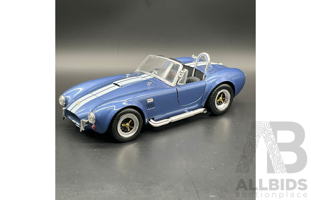 ROAD TOUGH Shelby VCobra 427S/C (1964) 1:18 Scale Model Car 92058