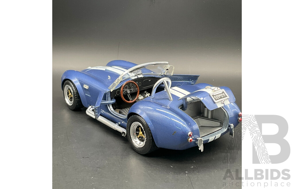 ROAD TOUGH Shelby VCobra 427S/C (1964) 1:18 Scale Model Car 92058
