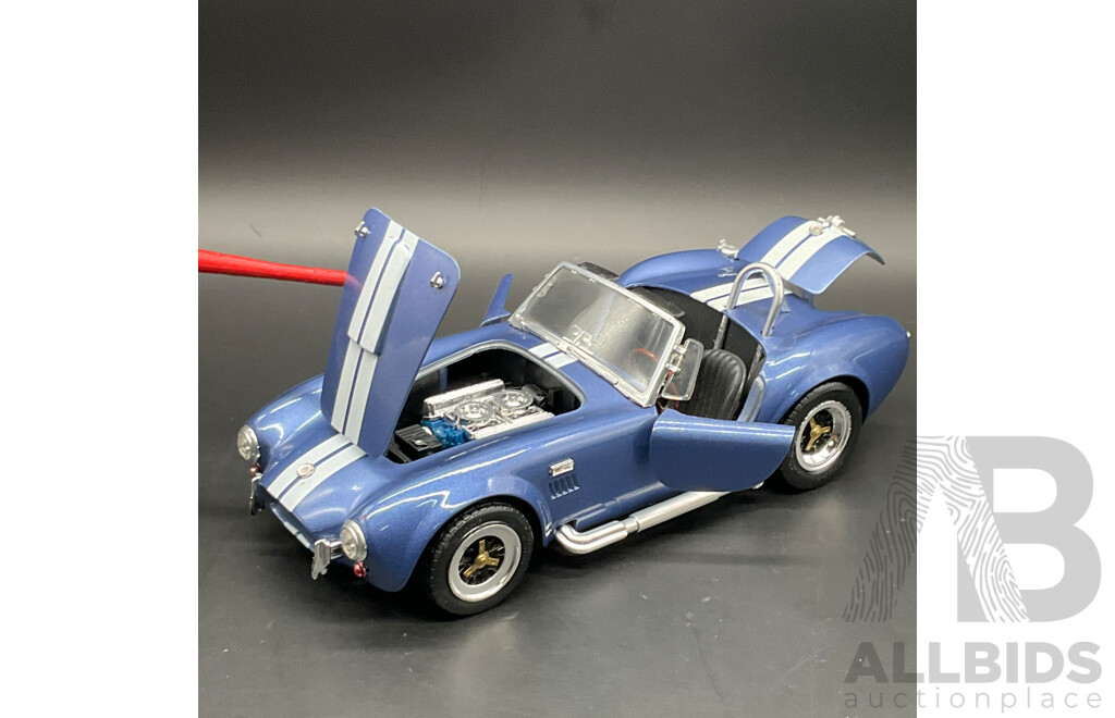 ROAD TOUGH Shelby VCobra 427S/C (1964) 1:18 Scale Model Car 92058