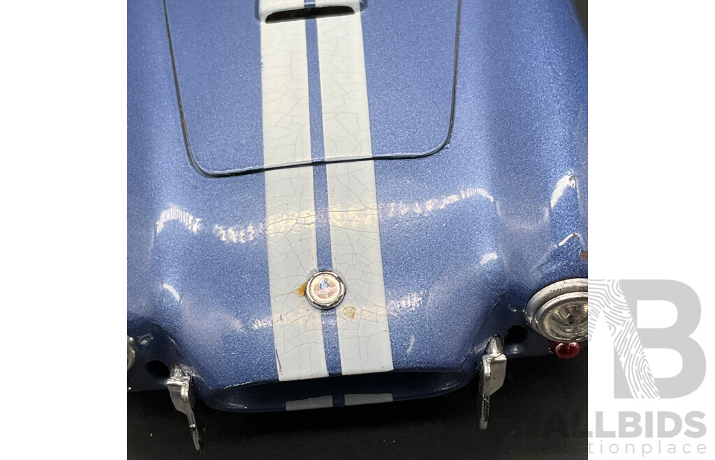 ROAD TOUGH Shelby VCobra 427S/C (1964) 1:18 Scale Model Car 92058