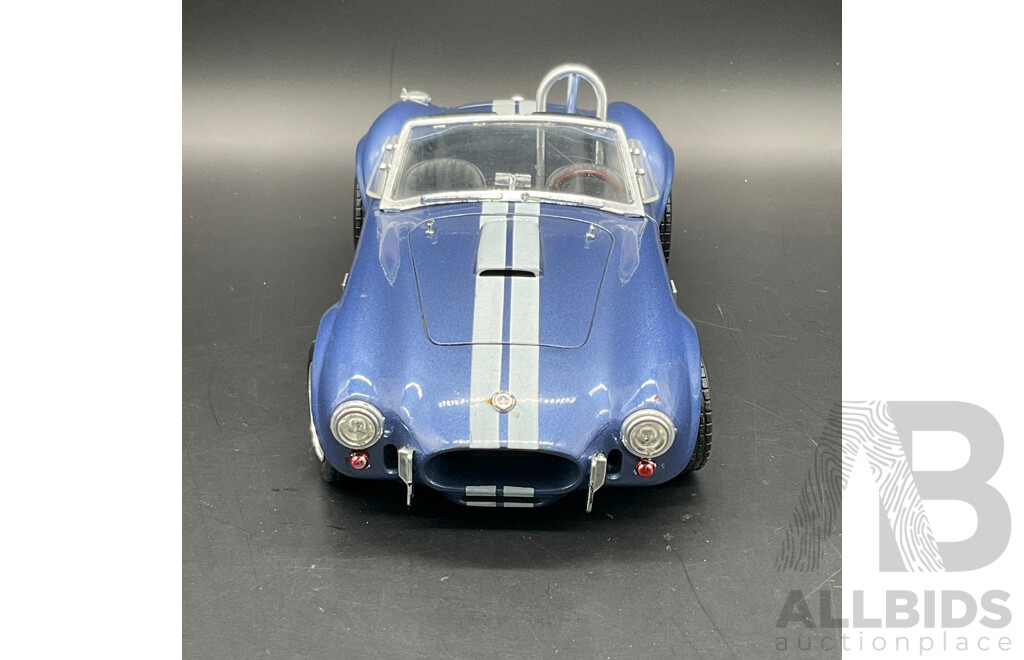 ROAD TOUGH Shelby VCobra 427S/C (1964) 1:18 Scale Model Car 92058
