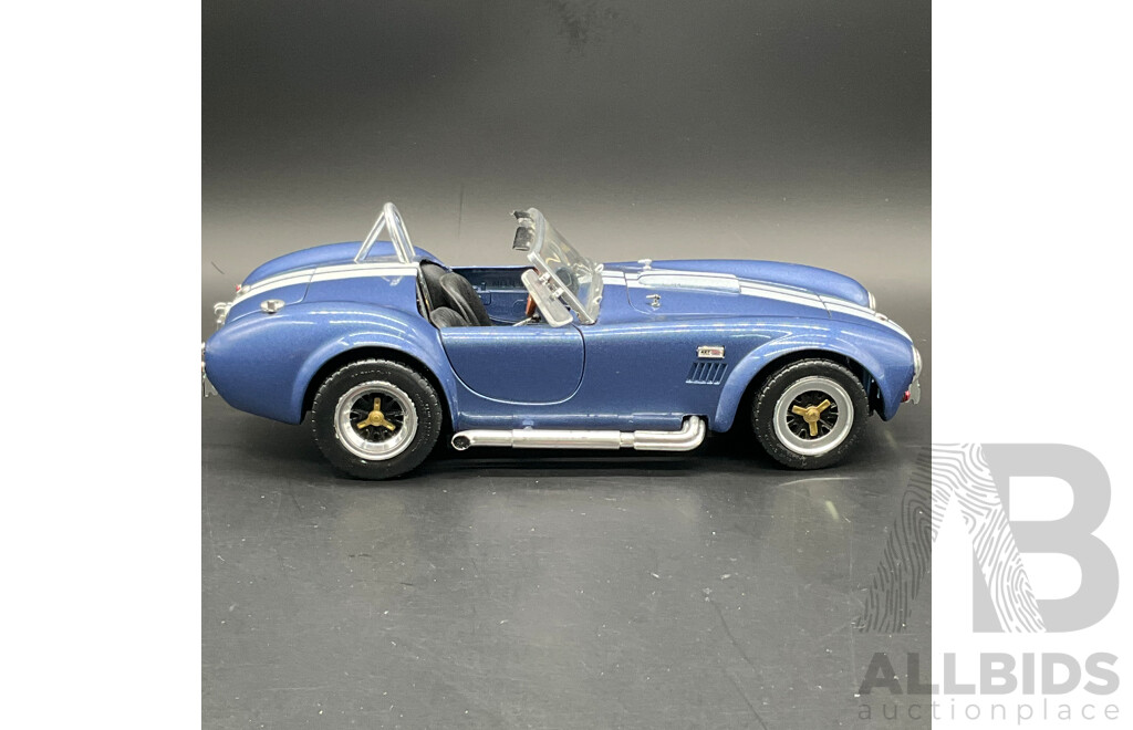 ROAD TOUGH Shelby VCobra 427S/C (1964) 1:18 Scale Model Car 92058