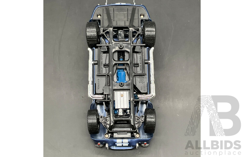 ROAD TOUGH Shelby VCobra 427S/C (1964) 1:18 Scale Model Car 92058