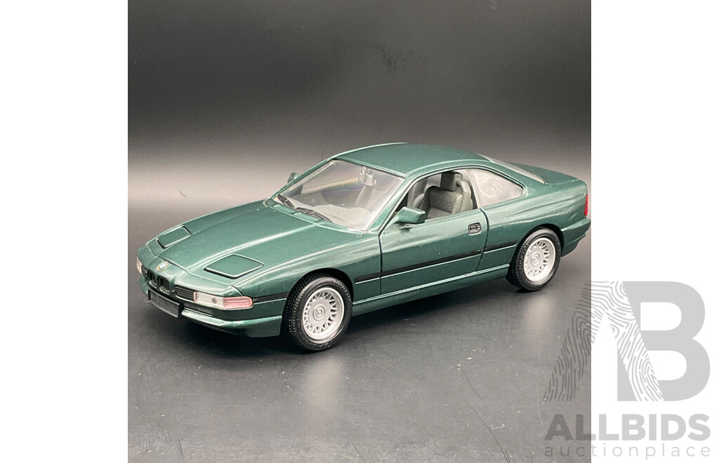 ROAD TOUGH BMW 850i (1990) 1:18 Scale Model Car 92028