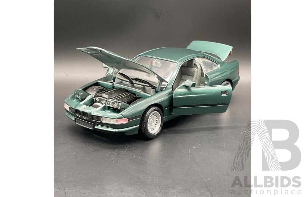 ROAD TOUGH BMW 850i (1990) 1:18 Scale Model Car 92028