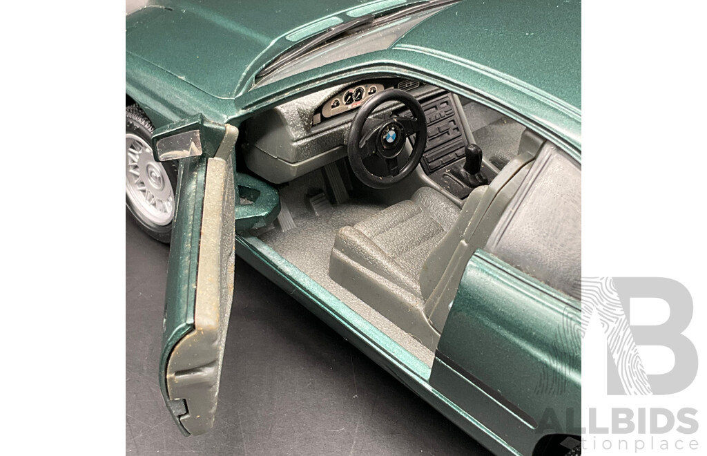 ROAD TOUGH BMW 850i (1990) 1:18 Scale Model Car 92028