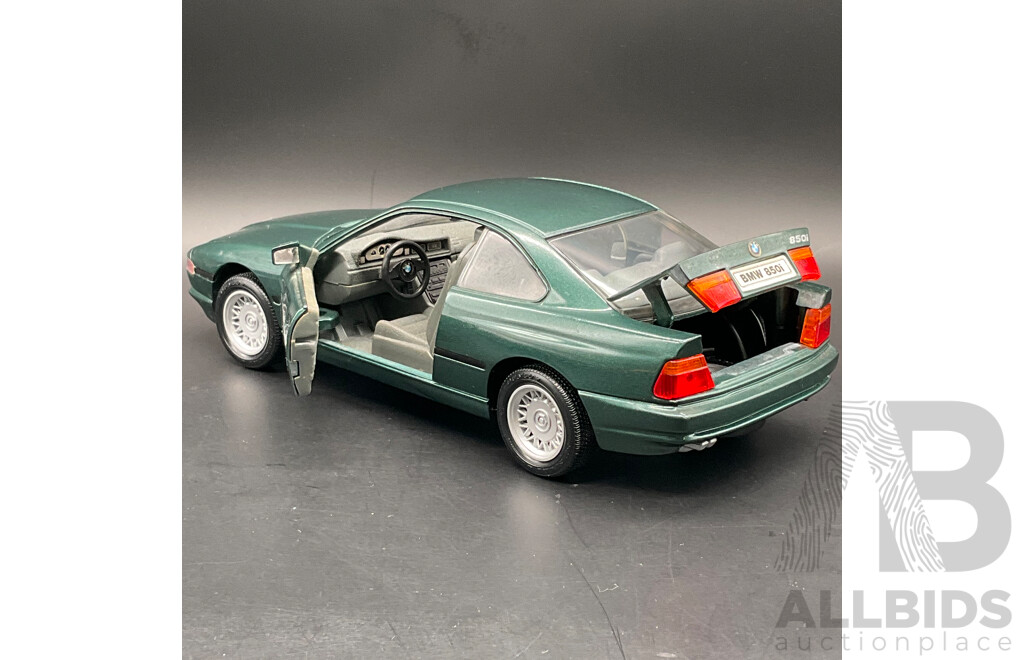 ROAD TOUGH BMW 850i (1990) 1:18 Scale Model Car 92028