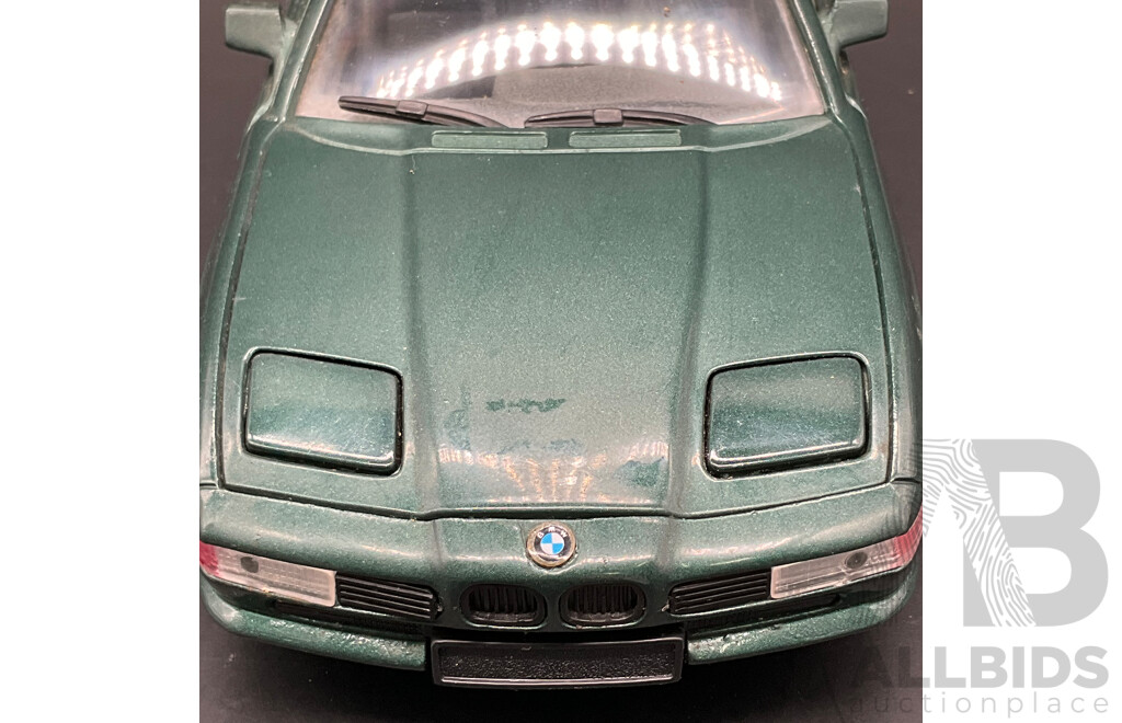 ROAD TOUGH BMW 850i (1990) 1:18 Scale Model Car 92028