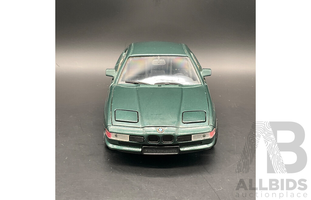 ROAD TOUGH BMW 850i (1990) 1:18 Scale Model Car 92028