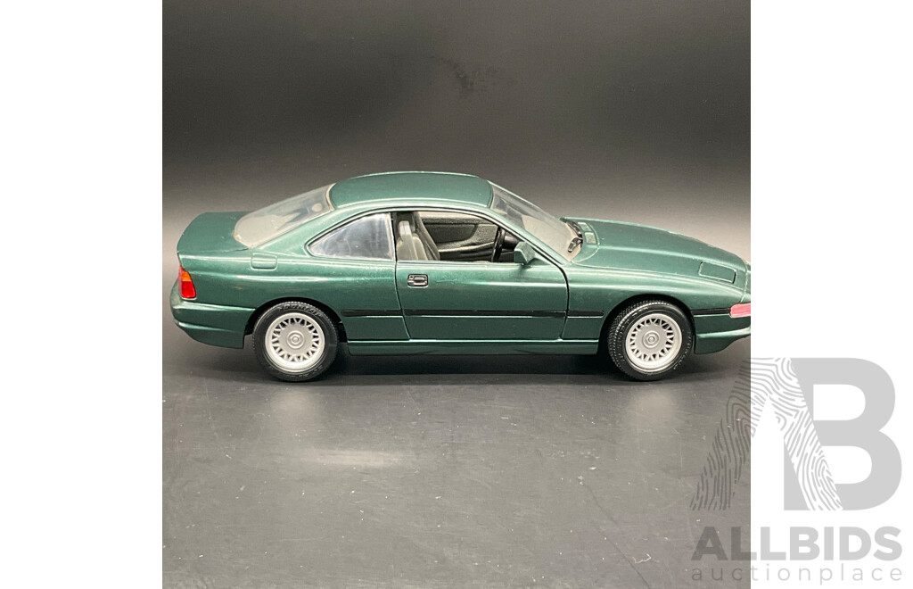 ROAD TOUGH BMW 850i (1990) 1:18 Scale Model Car 92028