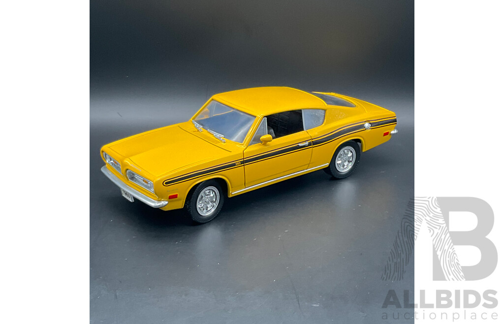 ROAD LEGENDS Plymouth Barracuda (1969) 1:18 Scale Model Car 92178