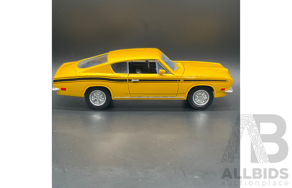 ROAD LEGENDS Plymouth Barracuda (1969) 1:18 Scale Model Car 92178