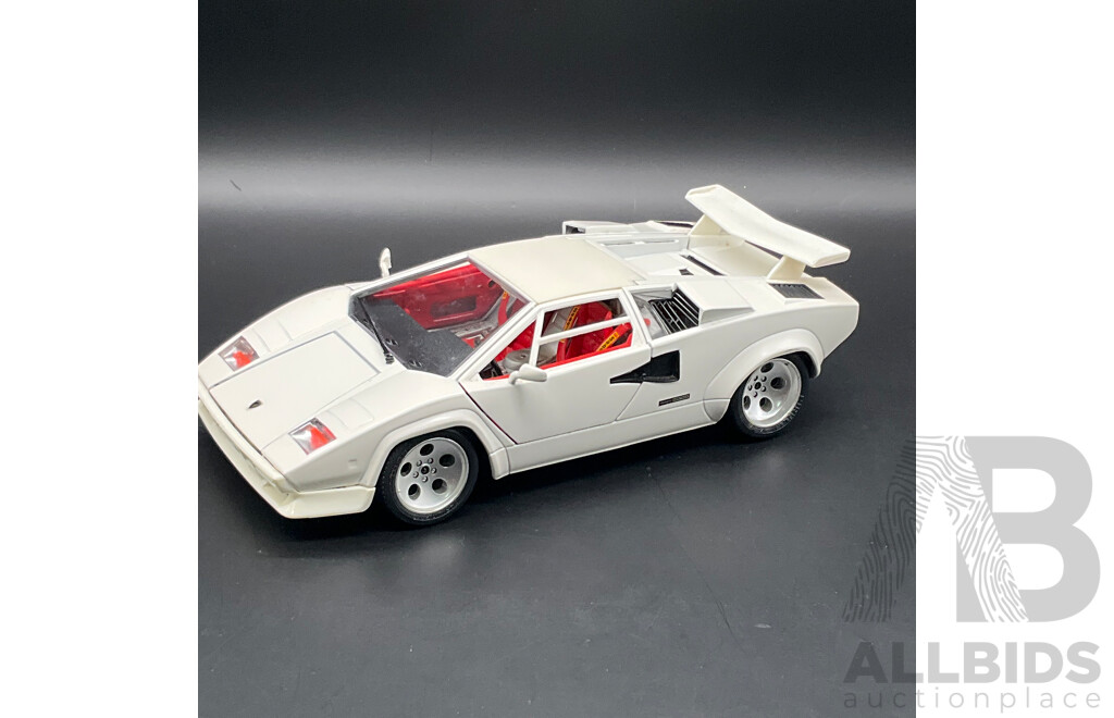 BURAGO Lamborghini Countach (1988) 1:18 Scale Model Car 3047