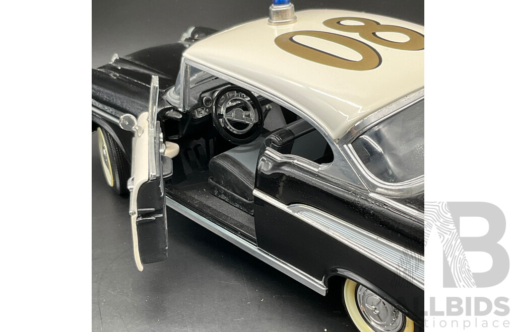 ROAD LEGENDS Chevrolet BEL AIR Police Chief (1957) 1:18 Scale Model Car 92107