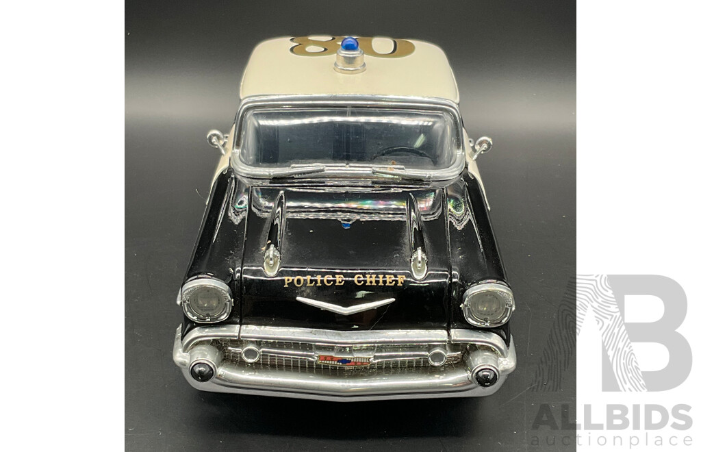 ROAD LEGENDS Chevrolet BEL AIR Police Chief (1957) 1:18 Scale Model Car 92107