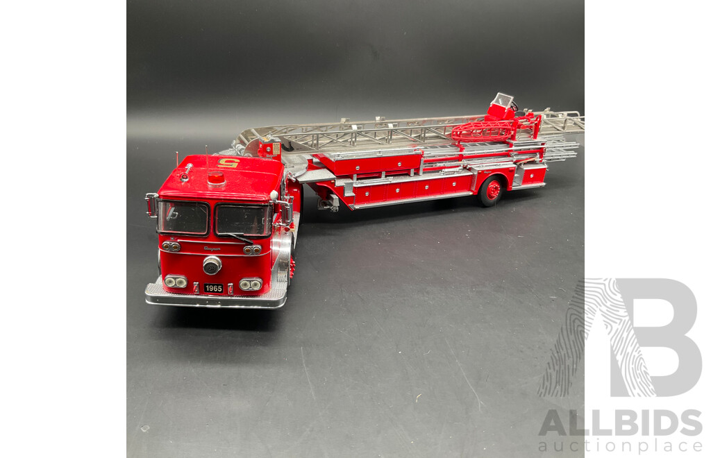 Collection of Die-Cast Model Fire Engines, Including FRANKLIN MINT PRECISION Models and SIGNATURE Models - Lot of 4
