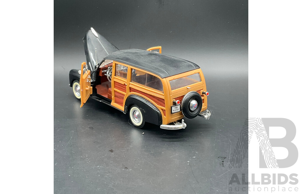 FRANKLIN MINT PRECISION MODELS 1:24 Scale 1949 Ford Woody Wagon and WELLY 1:24 1948 Chevrolet Fleetmaster - Lot of 2
