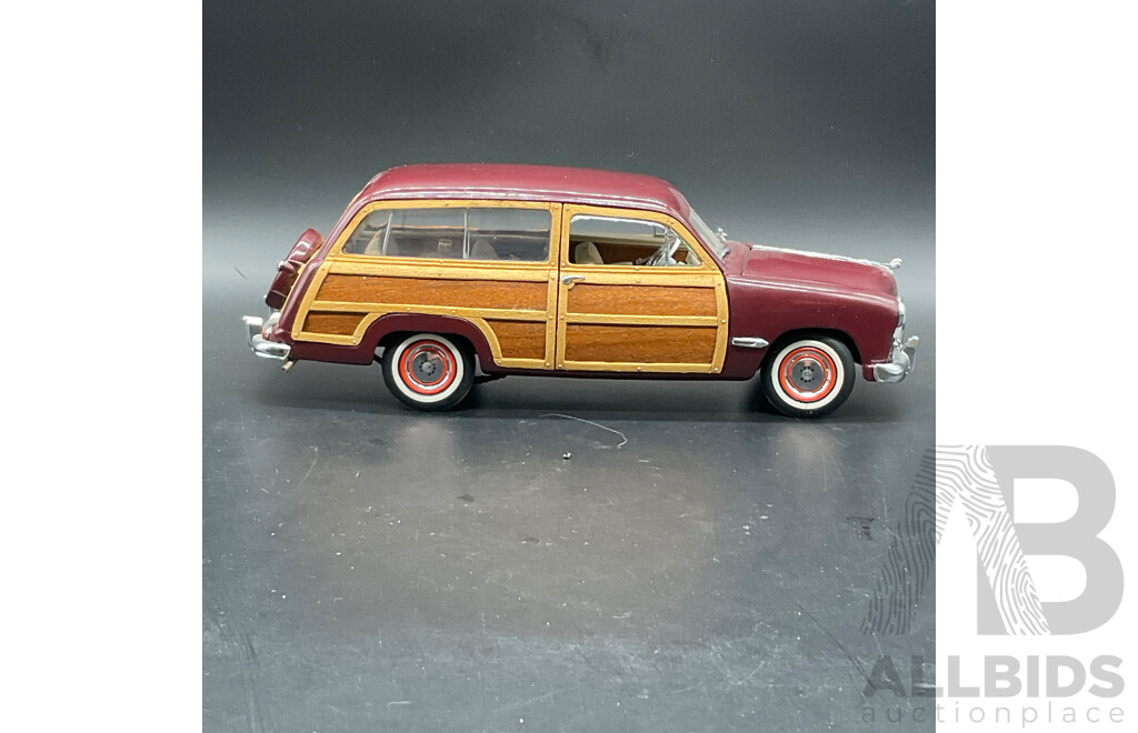 FRANKLIN MINT PRECISION MODELS 1:24 Scale 1949 Ford Woody Wagon and WELLY 1:24 1948 Chevrolet Fleetmaster - Lot of 2
