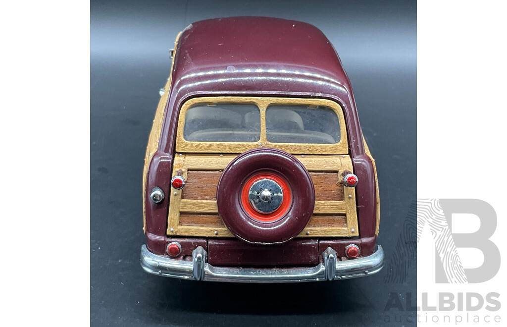 FRANKLIN MINT PRECISION MODELS 1:24 Scale 1949 Ford Woody Wagon and WELLY 1:24 1948 Chevrolet Fleetmaster - Lot of 2