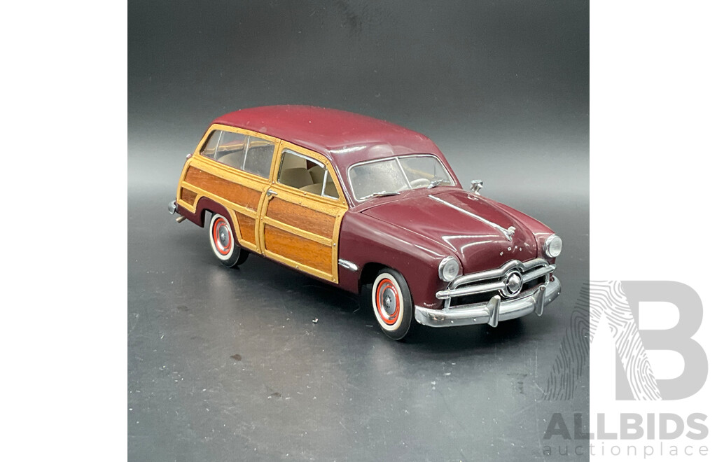 FRANKLIN MINT PRECISION MODELS 1:24 Scale 1949 Ford Woody Wagon and WELLY 1:24 1948 Chevrolet Fleetmaster - Lot of 2