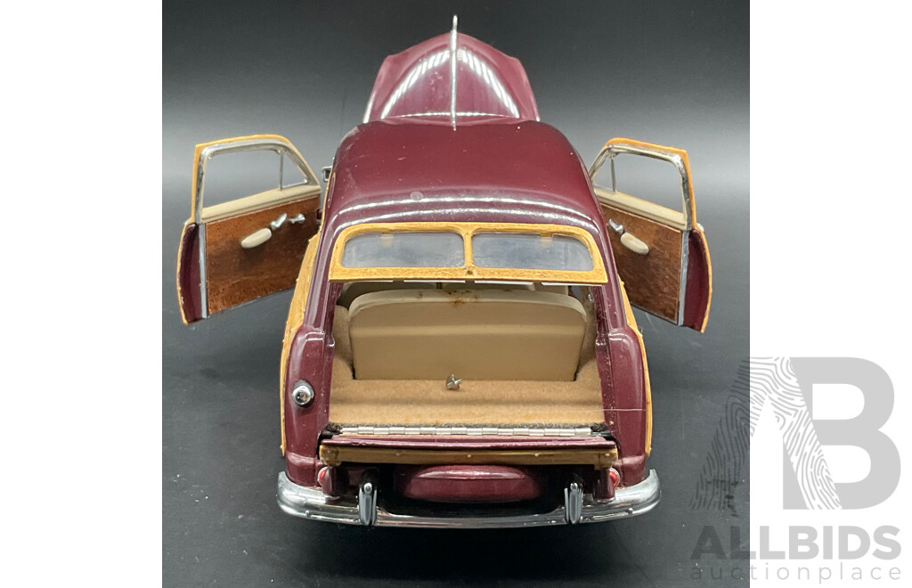 FRANKLIN MINT PRECISION MODELS 1:24 Scale 1949 Ford Woody Wagon and WELLY 1:24 1948 Chevrolet Fleetmaster - Lot of 2