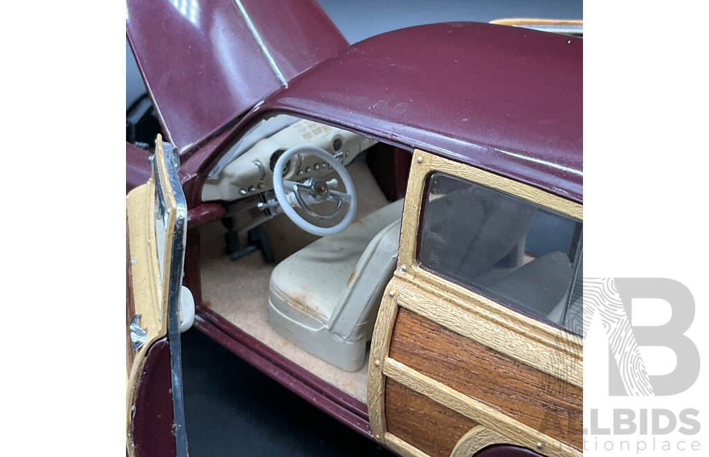 FRANKLIN MINT PRECISION MODELS 1:24 Scale 1949 Ford Woody Wagon and WELLY 1:24 1948 Chevrolet Fleetmaster - Lot of 2