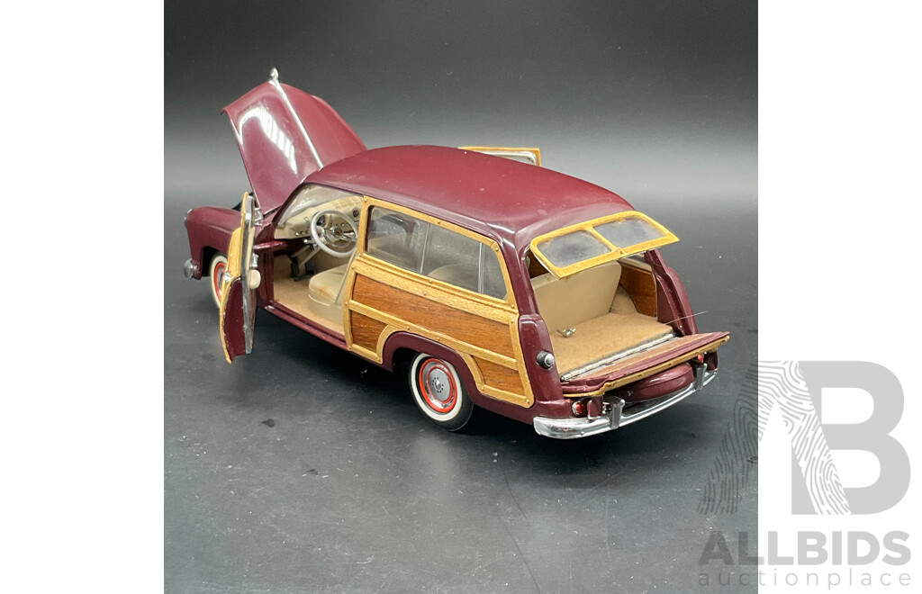 FRANKLIN MINT PRECISION MODELS 1:24 Scale 1949 Ford Woody Wagon and WELLY 1:24 1948 Chevrolet Fleetmaster - Lot of 2