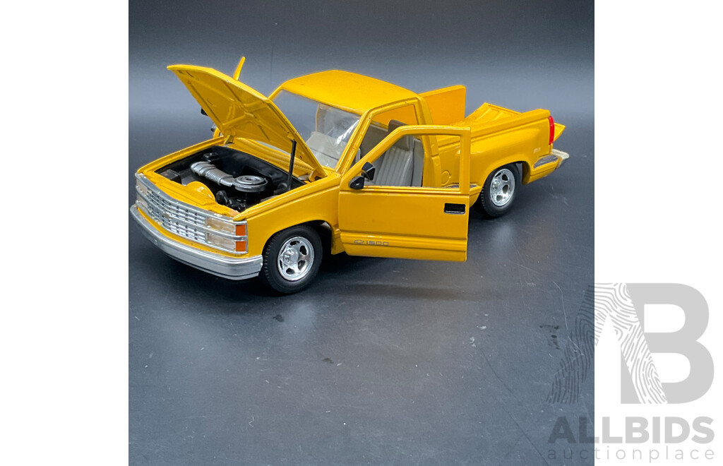 Z WHEELS Pacesetters Specials Chevrolet Truck 1:24 Scale Model Car 28523 - Lot of 2