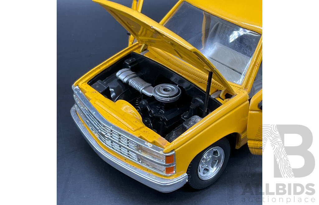 Z WHEELS Pacesetters Specials Chevrolet Truck 1:24 Scale Model Car 28523 - Lot of 2