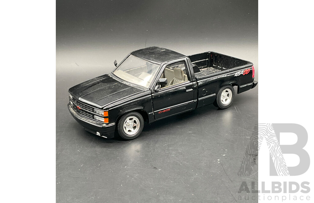 Z WHEELS Pacesetters Specials Chevrolet Truck 1:24 Scale Model Car 28523 - Lot of 2