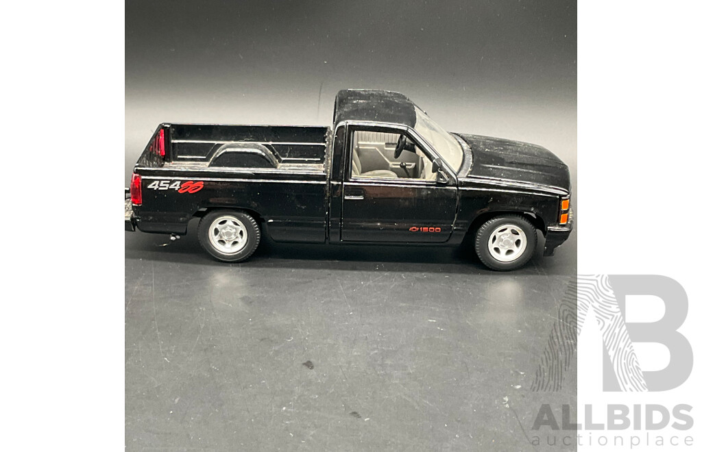 Z WHEELS Pacesetters Specials Chevrolet Truck 1:24 Scale Model Car 28523 - Lot of 2