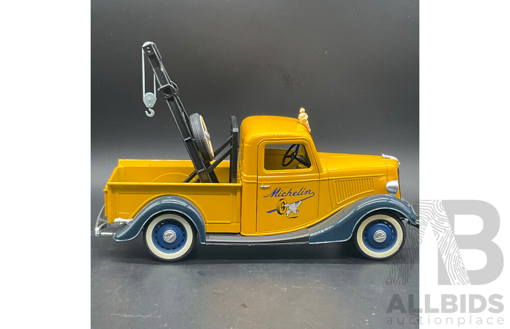 MAJORETTE 1936 Ford Pick Up (#4404), MIRA 1998 Ford Pick Up F-150 1:18 Scale Model Cars and MAISTO Ford Explorer Spot Trac 1:25 Model Car - Lot of 3