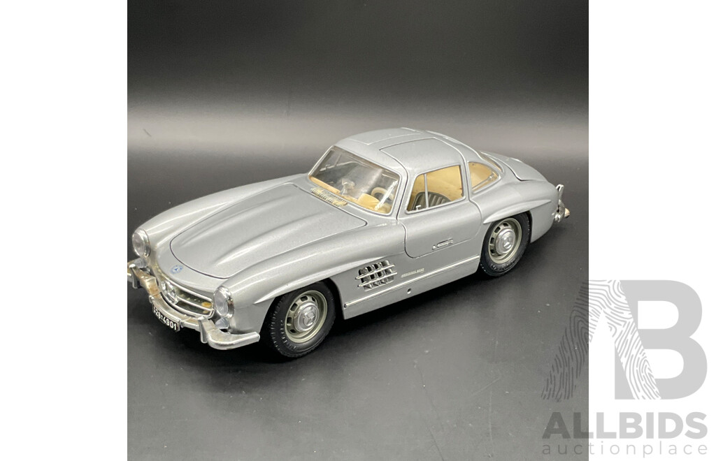 BURAGO Mercedes Benz 300SL (1954) 1:18 Scale Model Car 3013