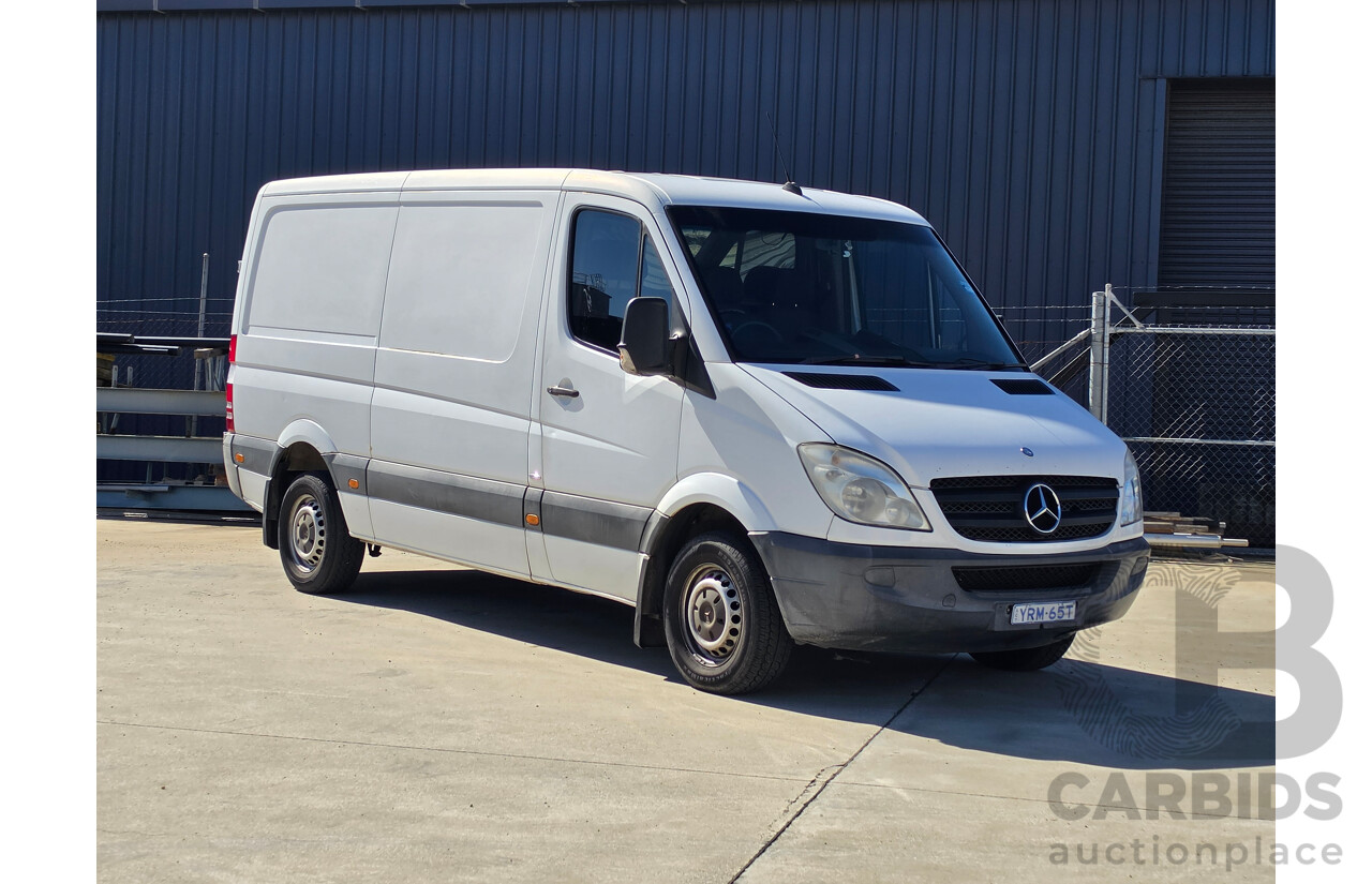 02/2011 Mercedes-Benz Sprinter 313 CDI 4D Van White Turbo Diesel 2.1L