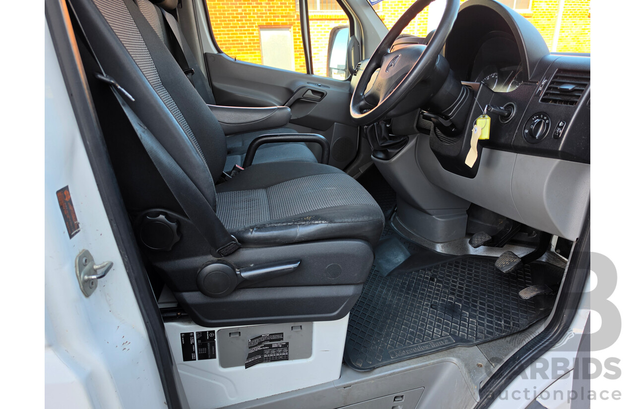 02/2011 Mercedes-Benz Sprinter 313 CDI 4D Van White Turbo Diesel 2.1L
