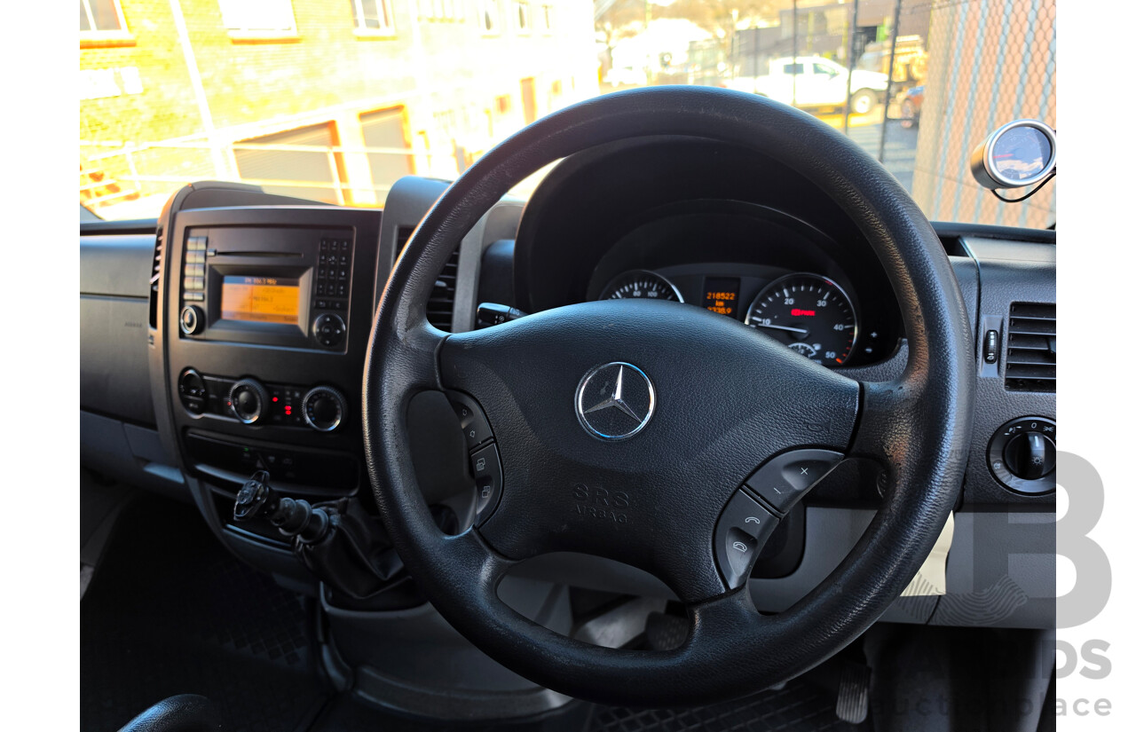 02/2011 Mercedes-Benz Sprinter 313 CDI 4D Van White Turbo Diesel 2.1L