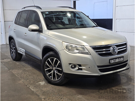 04/2010 Volkswagen Tiguan 125 TSI (4x4) 5NC MY10 4d Wagon Silver 2.0L