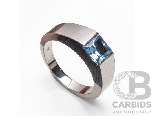 14ct White Gold Solitaire Thin Signet Ring - Size O