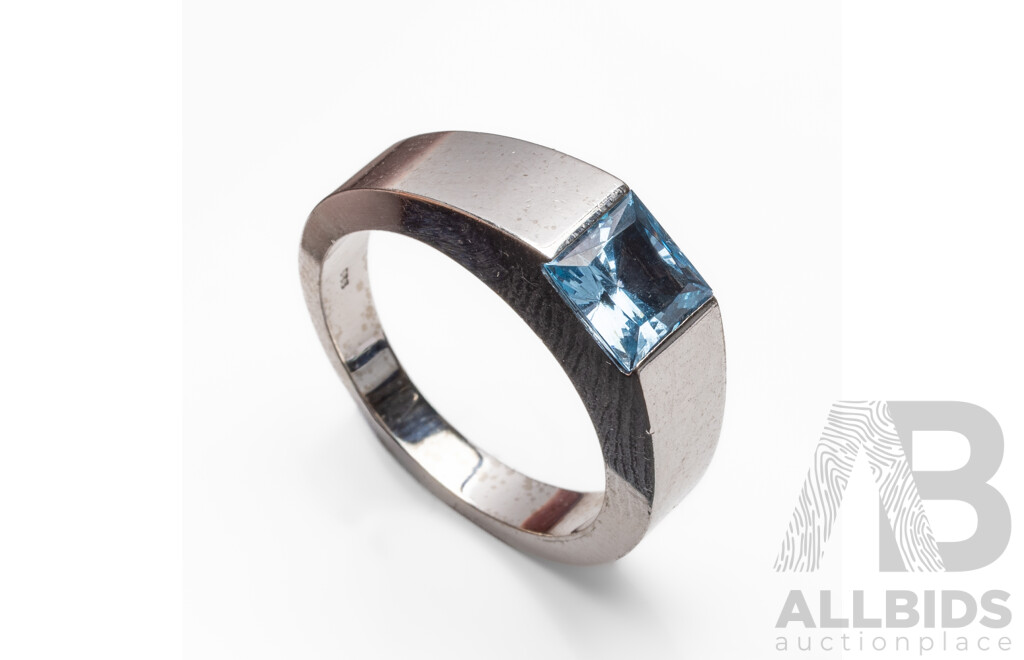 14ct White Gold Solitaire Thin Signet Ring - Size O